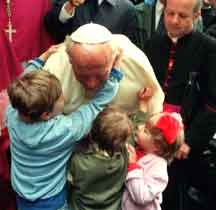 Papież Polak z dziećmi
