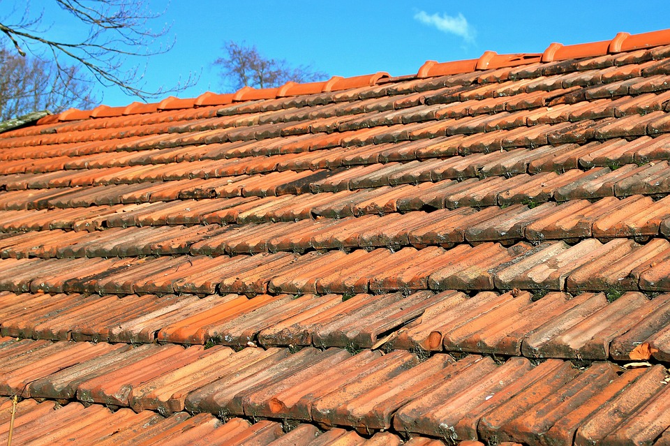 prace dekarskie zabezpieczające dach